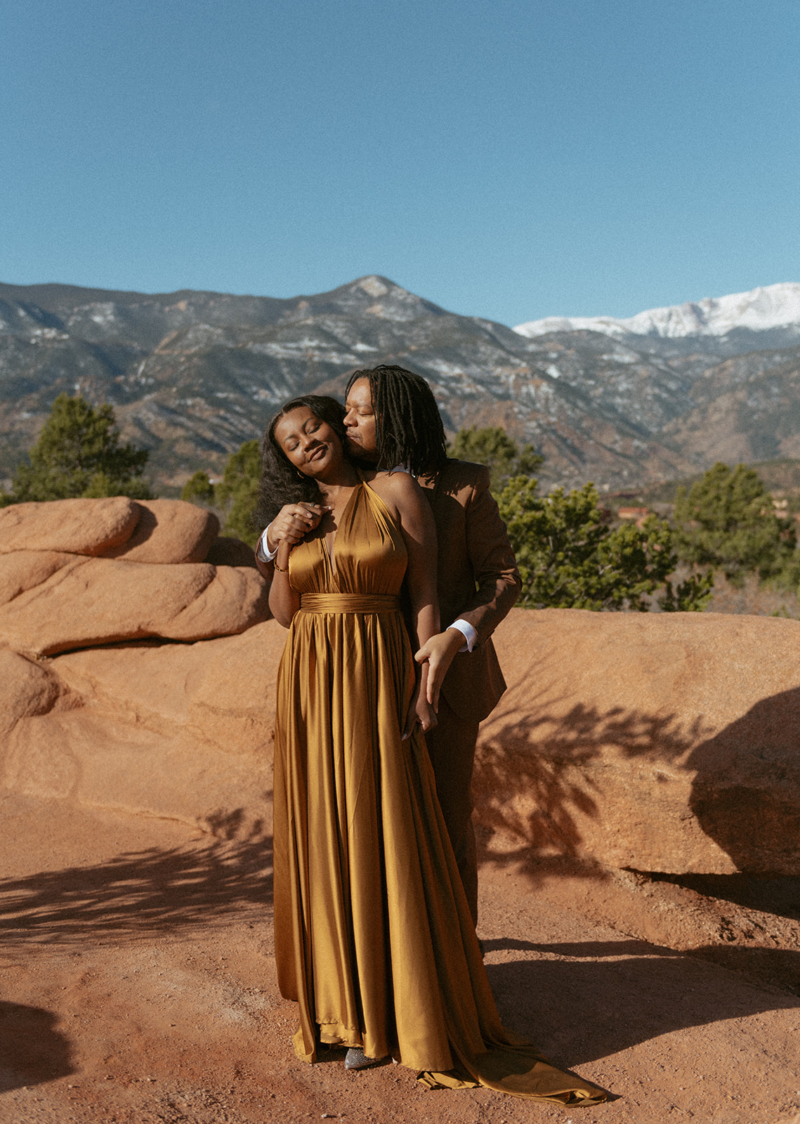 anniversary photos at garden of the gods